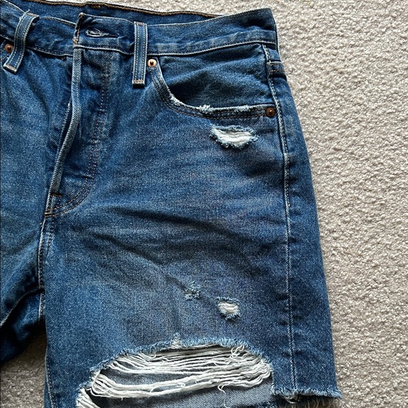 Levi's Women's Classic Blue Jean Shorts, size 28 - Picture 7 of 10